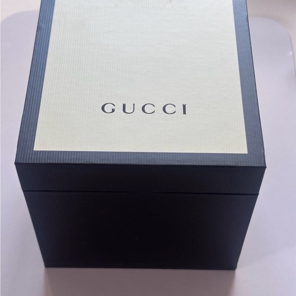 Gucci Black Unisex Watch YA133312 Swiss Quartz - Picture 15 of 15